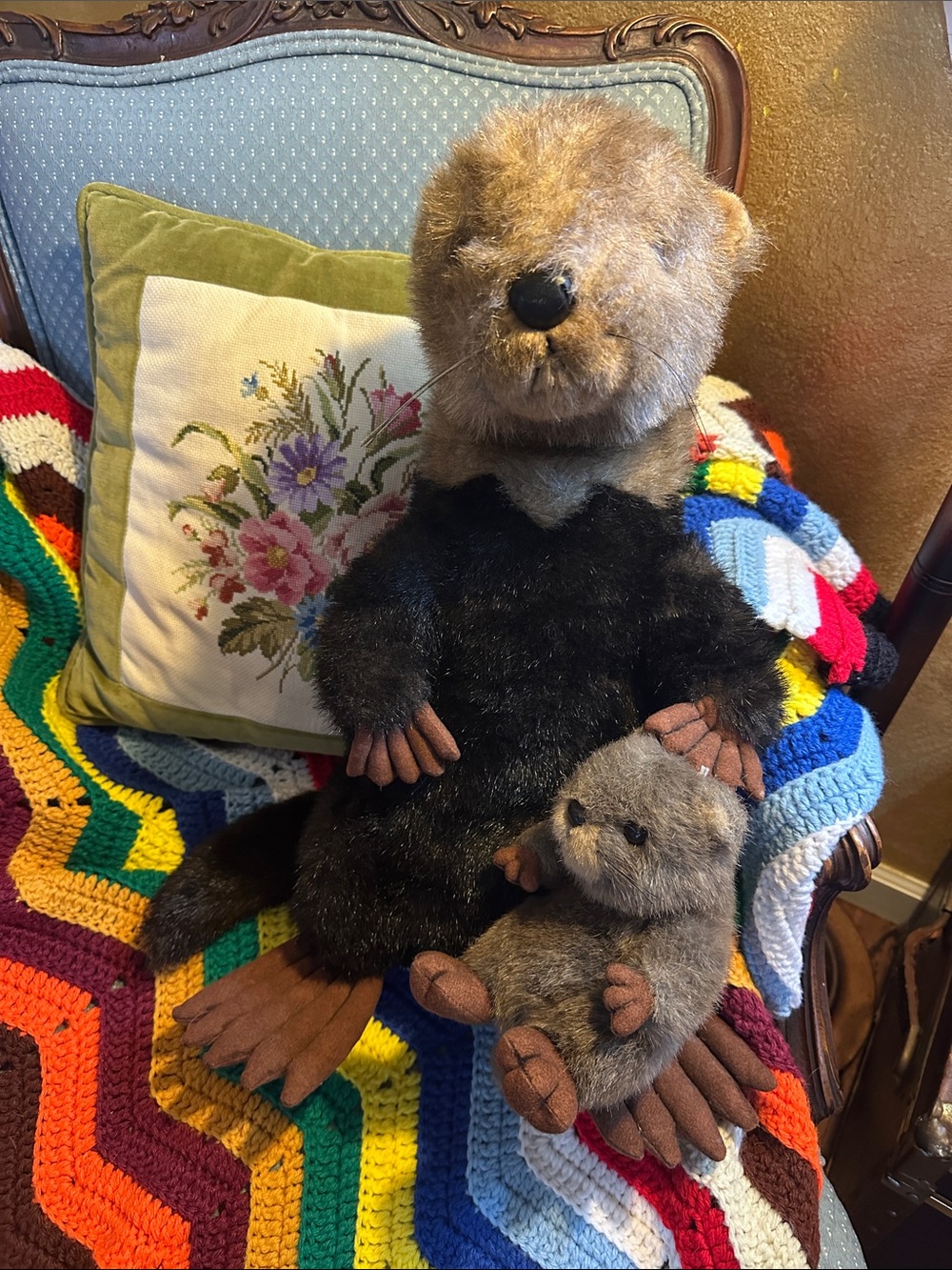 Fiesta Mama & Baby Otter 18.5" Plush A02331 Vintage Stuffed Animal Pair